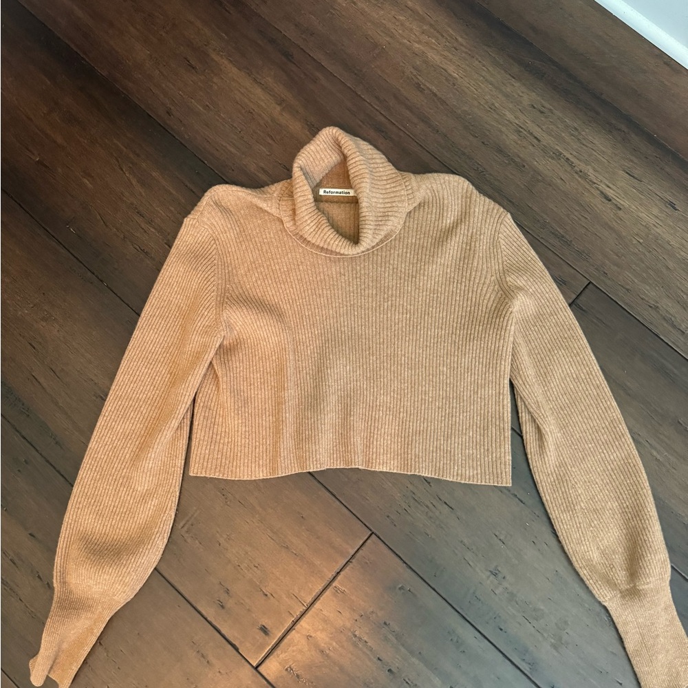 Beautiful cashmere Reformation cropped turtleneck tan XS
